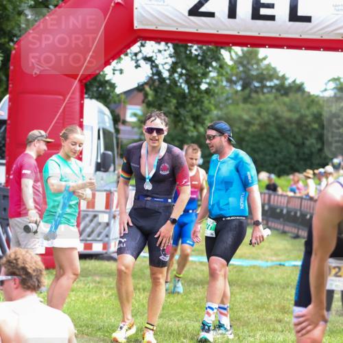 21.06.2026 - 29. Vierlanden-Triathlon Andreas Tolksdorf http://msf.ph/oto/9919564 21.06.2026 12:52:04 Ziel 677, 923, 954, 959, 963, 981 meine-sportfotos.de