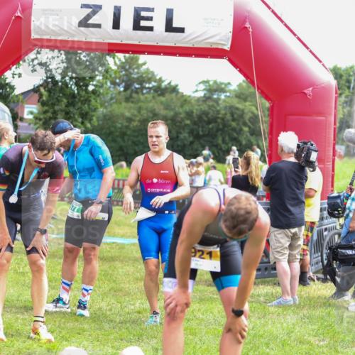 21.06.2026 - 29. Vierlanden-Triathlon Andreas Tolksdorf http://msf.ph/oto/9919570 21.06.2026 12:52:07 Ziel 923, 954, 959, 963, 981 meine-sportfotos.de