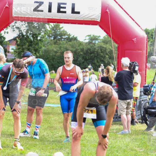21.06.2026 - 29. Vierlanden-Triathlon Andreas Tolksdorf http://msf.ph/oto/9919571 21.06.2026 12:52:07 Ziel 923, 954, 959, 963, 981 meine-sportfotos.de
