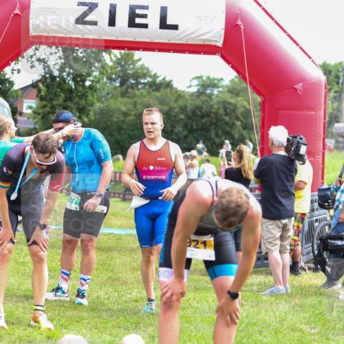 21.06.2026 - 29. Vierlanden-Triathlon Andreas Tolksdorf http://msf.ph/oto/9919572 21.06.2026 12:52:07 Ziel 923, 954, 959, 963, 981 meine-sportfotos.de
