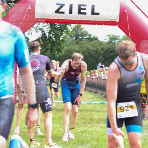 21.06.2026 - 29. Vierlanden-Triathlon Andreas Tolksdorf http://msf.ph/oto/9919576 21.06.2026 12:52:14 Ziel 917, 923, 950, 954, 963, 981 meine-sportfotos.de