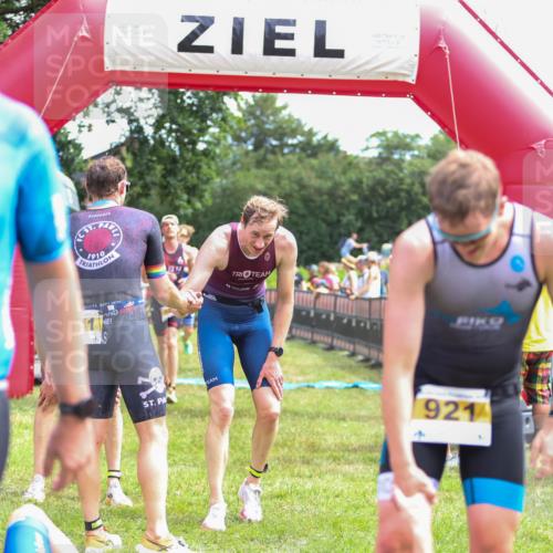 21.06.2026 - 29. Vierlanden-Triathlon Andreas Tolksdorf http://msf.ph/oto/9919578 21.06.2026 12:52:14 Ziel 917, 923, 950, 954, 963, 981 meine-sportfotos.de