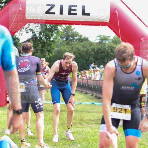 21.06.2026 - 29. Vierlanden-Triathlon Andreas Tolksdorf http://msf.ph/oto/9919579 21.06.2026 12:52:14 Ziel 917, 923, 950, 954, 963, 981 meine-sportfotos.de
