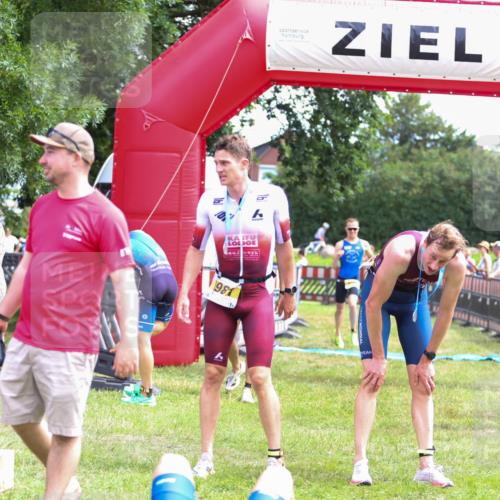 21.06.2026 - 29. Vierlanden-Triathlon Andreas Tolksdorf http://msf.ph/oto/9919582 21.06.2026 12:52:22 Ziel 917, 950 meine-sportfotos.de