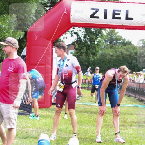 21.06.2026 - 29. Vierlanden-Triathlon Andreas Tolksdorf http://msf.ph/oto/9919584 21.06.2026 12:52:22 Ziel 917, 950 meine-sportfotos.de