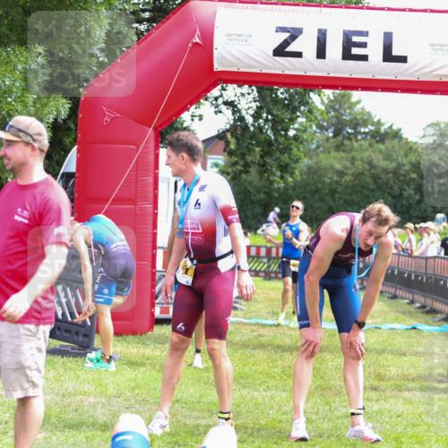 21.06.2026 - 29. Vierlanden-Triathlon Andreas Tolksdorf http://msf.ph/oto/9919585 21.06.2026 12:52:23 Ziel 917, 950, 951 meine-sportfotos.de