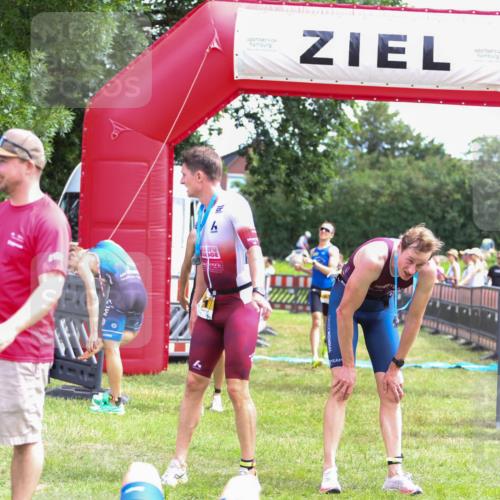 21.06.2026 - 29. Vierlanden-Triathlon Andreas Tolksdorf http://msf.ph/oto/9919586 21.06.2026 12:52:23 Ziel 917, 950, 951 meine-sportfotos.de