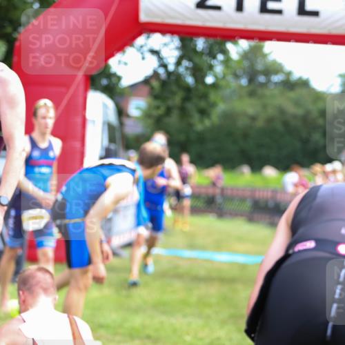 21.06.2026 - 29. Vierlanden-Triathlon Andreas Tolksdorf http://msf.ph/oto/9919588 21.06.2026 12:52:35 Ziel 51, 951, 956, 977 meine-sportfotos.de