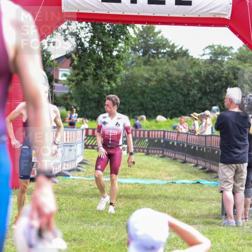 21.06.2026 - 29. Vierlanden-Triathlon Andreas Tolksdorf http://msf.ph/oto/9919590 21.06.2026 12:52:45 Ziel 56, 977 meine-sportfotos.de