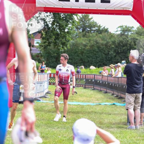 21.06.2026 - 29. Vierlanden-Triathlon Andreas Tolksdorf http://msf.ph/oto/9919591 21.06.2026 12:52:46 Ziel 56, 977 meine-sportfotos.de