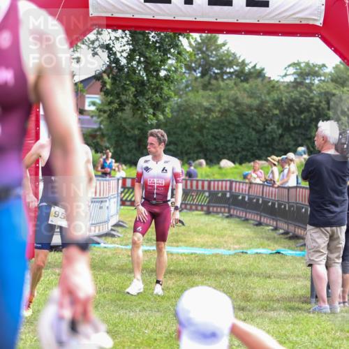 21.06.2026 - 29. Vierlanden-Triathlon Andreas Tolksdorf http://msf.ph/oto/9919592 21.06.2026 12:52:46 Ziel 56, 977 meine-sportfotos.de