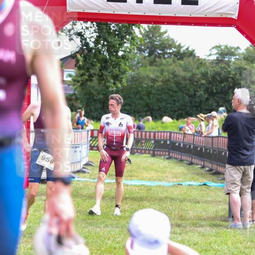 21.06.2026 - 29. Vierlanden-Triathlon Andreas Tolksdorf http://msf.ph/oto/9919593 21.06.2026 12:52:46 Ziel 56, 977 meine-sportfotos.de