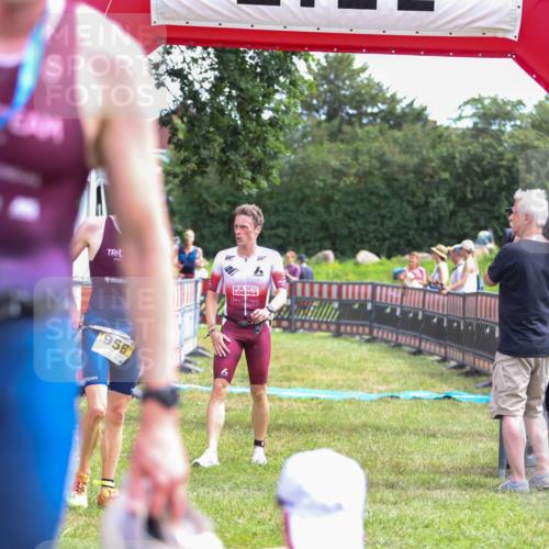 21.06.2026 - 29. Vierlanden-Triathlon Andreas Tolksdorf http://msf.ph/oto/9919596 21.06.2026 12:52:46 Ziel 56, 977 meine-sportfotos.de