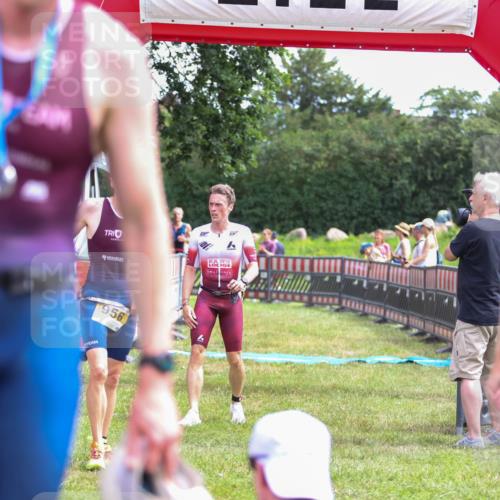 21.06.2026 - 29. Vierlanden-Triathlon Andreas Tolksdorf http://msf.ph/oto/9919598 21.06.2026 12:52:46 Ziel 56, 977 meine-sportfotos.de
