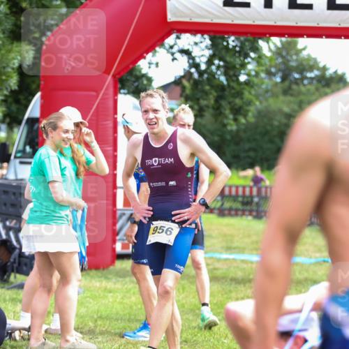 21.06.2026 - 29. Vierlanden-Triathlon Andreas Tolksdorf http://msf.ph/oto/9919601 21.06.2026 12:52:56 Ziel  meine-sportfotos.de