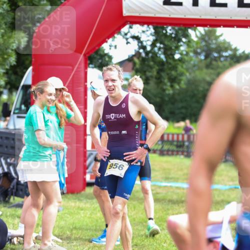21.06.2026 - 29. Vierlanden-Triathlon Andreas Tolksdorf http://msf.ph/oto/9919602 21.06.2026 12:52:57 Ziel 944 meine-sportfotos.de