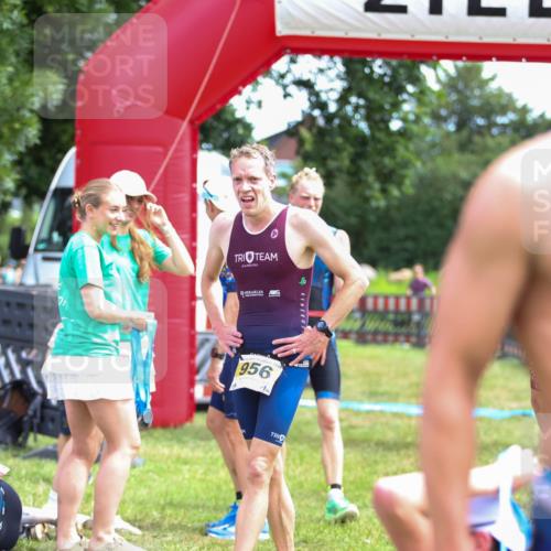 21.06.2026 - 29. Vierlanden-Triathlon Andreas Tolksdorf http://msf.ph/oto/9919603 21.06.2026 12:52:57 Ziel 944 meine-sportfotos.de