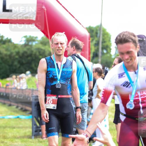 21.06.2026 - 29. Vierlanden-Triathlon Andreas Tolksdorf http://msf.ph/oto/9919605 21.06.2026 12:53:07 Ziel 944, 962 meine-sportfotos.de