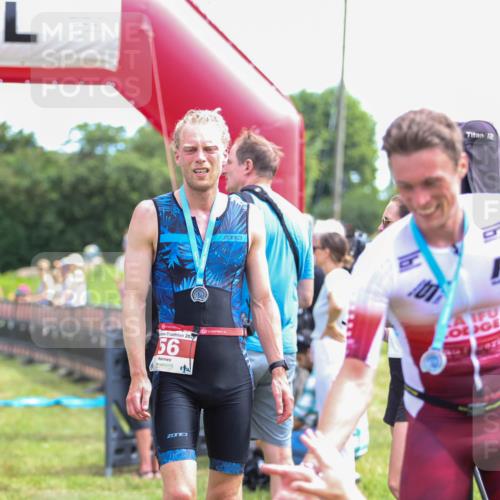 21.06.2026 - 29. Vierlanden-Triathlon Andreas Tolksdorf http://msf.ph/oto/9919606 21.06.2026 12:53:07 Ziel 944, 962 meine-sportfotos.de