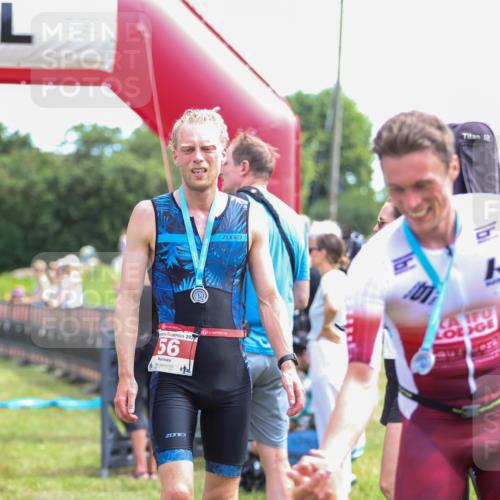 21.06.2026 - 29. Vierlanden-Triathlon Andreas Tolksdorf http://msf.ph/oto/9919607 21.06.2026 12:53:07 Ziel 944, 962 meine-sportfotos.de