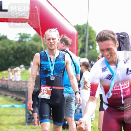 21.06.2026 - 29. Vierlanden-Triathlon Andreas Tolksdorf http://msf.ph/oto/9919608 21.06.2026 12:53:07 Ziel 944, 962 meine-sportfotos.de