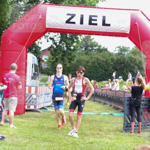 21.06.2026 - 29. Vierlanden-Triathlon Andreas Tolksdorf http://msf.ph/oto/9919611 21.06.2026 12:53:18 Ziel 915, 958, 962, 970, 971 meine-sportfotos.de