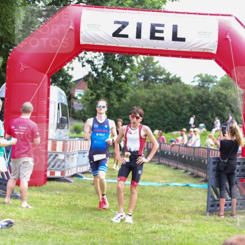 21.06.2026 - 29. Vierlanden-Triathlon Andreas Tolksdorf http://msf.ph/oto/9919612 21.06.2026 12:53:18 Ziel 915, 958, 962, 970, 971 meine-sportfotos.de