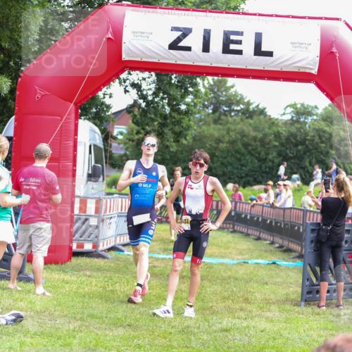 21.06.2026 - 29. Vierlanden-Triathlon Andreas Tolksdorf http://msf.ph/oto/9919613 21.06.2026 12:53:18 Ziel 915, 958, 962, 970, 971 meine-sportfotos.de