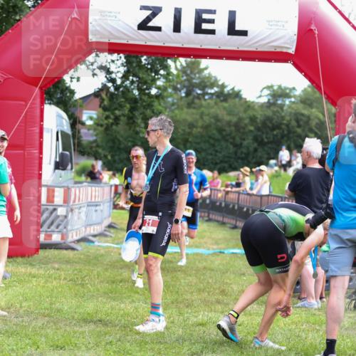 21.06.2026 - 29. Vierlanden-Triathlon Andreas Tolksdorf http://msf.ph/oto/9919628 21.06.2026 12:53:49 Ziel 911, 916, 937, 967, 972 meine-sportfotos.de