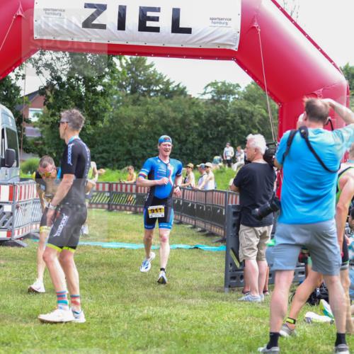 21.06.2026 - 29. Vierlanden-Triathlon Andreas Tolksdorf http://msf.ph/oto/9919634 21.06.2026 12:53:50 Ziel 911, 916, 937, 967, 972 meine-sportfotos.de