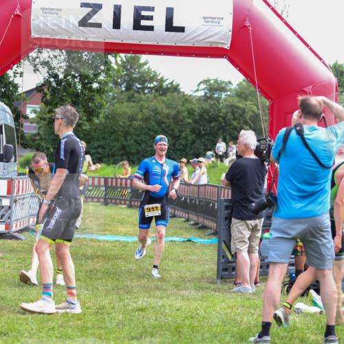 21.06.2026 - 29. Vierlanden-Triathlon Andreas Tolksdorf http://msf.ph/oto/9919635 21.06.2026 12:53:50 Ziel 911, 916, 937, 967, 972 meine-sportfotos.de