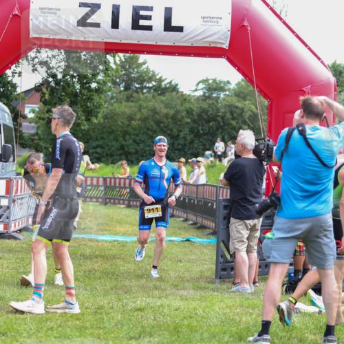 21.06.2026 - 29. Vierlanden-Triathlon Andreas Tolksdorf http://msf.ph/oto/9919636 21.06.2026 12:53:50 Ziel 911, 916, 937, 967, 972 meine-sportfotos.de