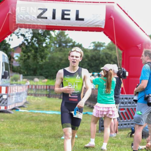 21.06.2026 - 29. Vierlanden-Triathlon Andreas Tolksdorf http://msf.ph/oto/9919637 21.06.2026 12:53:59 Ziel 967 meine-sportfotos.de