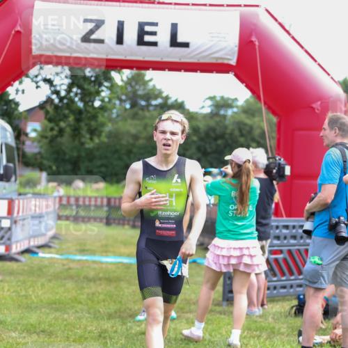 21.06.2026 - 29. Vierlanden-Triathlon Andreas Tolksdorf http://msf.ph/oto/9919638 21.06.2026 12:53:59 Ziel 967 meine-sportfotos.de