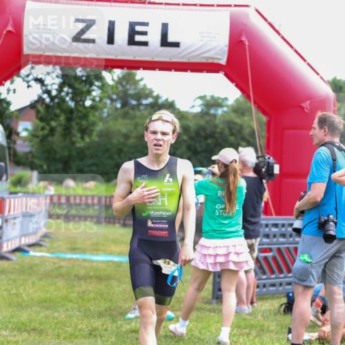 21.06.2026 - 29. Vierlanden-Triathlon Andreas Tolksdorf http://msf.ph/oto/9919639 21.06.2026 12:53:59 Ziel 967 meine-sportfotos.de