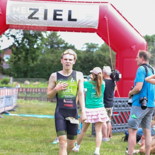 21.06.2026 - 29. Vierlanden-Triathlon Andreas Tolksdorf http://msf.ph/oto/9919640 21.06.2026 12:53:59 Ziel 967 meine-sportfotos.de