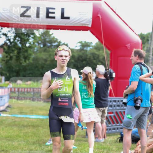 21.06.2026 - 29. Vierlanden-Triathlon Andreas Tolksdorf http://msf.ph/oto/9919642 21.06.2026 12:54:00 Ziel 967 meine-sportfotos.de
