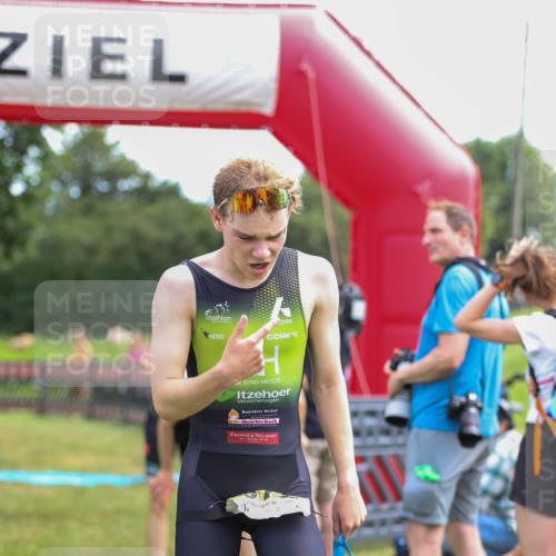 21.06.2026 - 29. Vierlanden-Triathlon Andreas Tolksdorf http://msf.ph/oto/9919647 21.06.2026 12:54:01 Ziel  meine-sportfotos.de