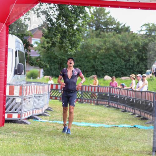 21.06.2026 - 29. Vierlanden-Triathlon Andreas Tolksdorf http://msf.ph/oto/9919653 21.06.2026 12:54:15 Ziel 938 meine-sportfotos.de
