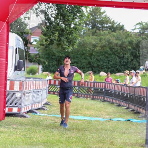 21.06.2026 - 29. Vierlanden-Triathlon Andreas Tolksdorf http://msf.ph/oto/9919654 21.06.2026 12:54:15 Ziel 938 meine-sportfotos.de