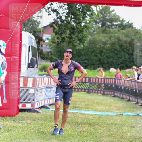 21.06.2026 - 29. Vierlanden-Triathlon Andreas Tolksdorf http://msf.ph/oto/9919655 21.06.2026 12:54:17 Ziel 938 meine-sportfotos.de