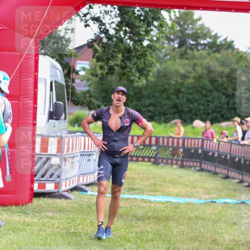 21.06.2026 - 29. Vierlanden-Triathlon Andreas Tolksdorf http://msf.ph/oto/9919656 21.06.2026 12:54:17 Ziel 938 meine-sportfotos.de