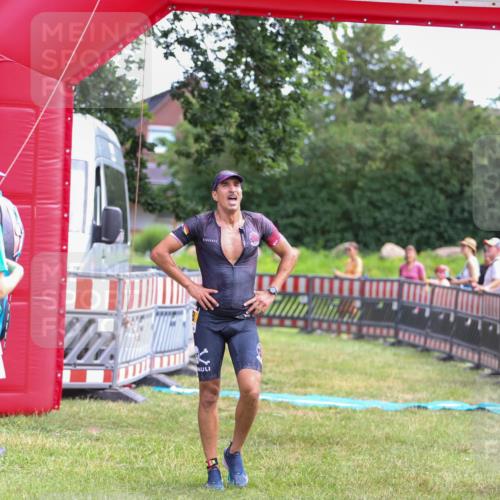 21.06.2026 - 29. Vierlanden-Triathlon Andreas Tolksdorf http://msf.ph/oto/9919663 21.06.2026 12:54:17 Ziel 938 meine-sportfotos.de