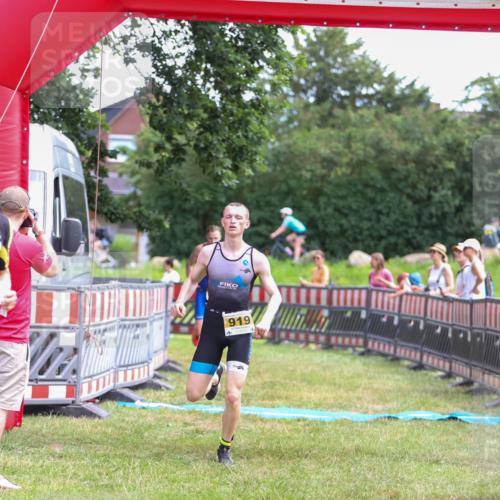 21.06.2026 - 29. Vierlanden-Triathlon Andreas Tolksdorf http://msf.ph/oto/9919665 21.06.2026 12:54:41 Ziel 919, 960 meine-sportfotos.de