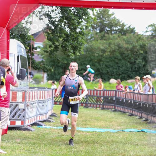 21.06.2026 - 29. Vierlanden-Triathlon Andreas Tolksdorf http://msf.ph/oto/9919666 21.06.2026 12:54:41 Ziel 919, 960 meine-sportfotos.de