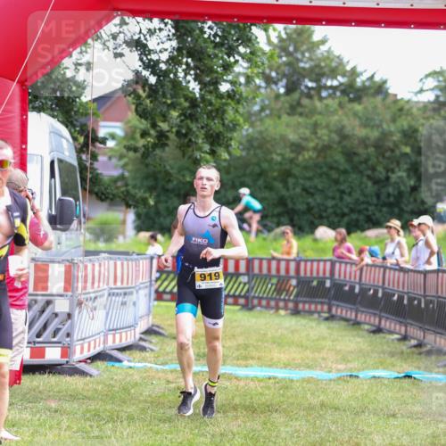 21.06.2026 - 29. Vierlanden-Triathlon Andreas Tolksdorf http://msf.ph/oto/9919667 21.06.2026 12:54:41 Ziel 919, 960 meine-sportfotos.de
