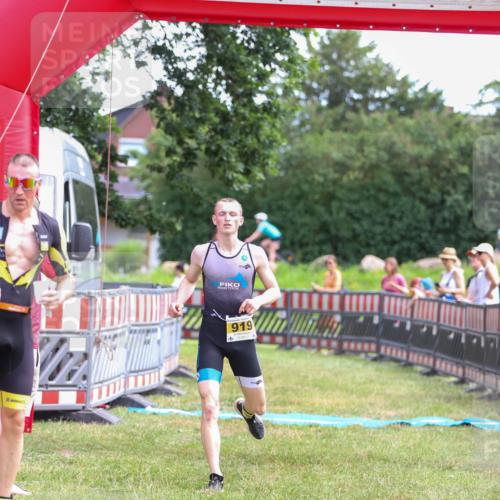 21.06.2026 - 29. Vierlanden-Triathlon Andreas Tolksdorf http://msf.ph/oto/9919670 21.06.2026 12:54:41 Ziel 919, 960 meine-sportfotos.de