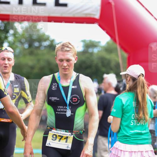 21.06.2026 - 29. Vierlanden-Triathlon Andreas Tolksdorf http://msf.ph/oto/9919674 21.06.2026 12:54:47 Ziel 908, 960 meine-sportfotos.de