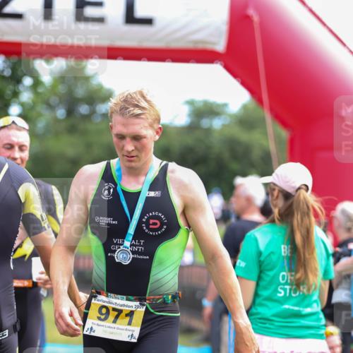 21.06.2026 - 29. Vierlanden-Triathlon Andreas Tolksdorf http://msf.ph/oto/9919677 21.06.2026 12:54:48 Ziel 908 meine-sportfotos.de