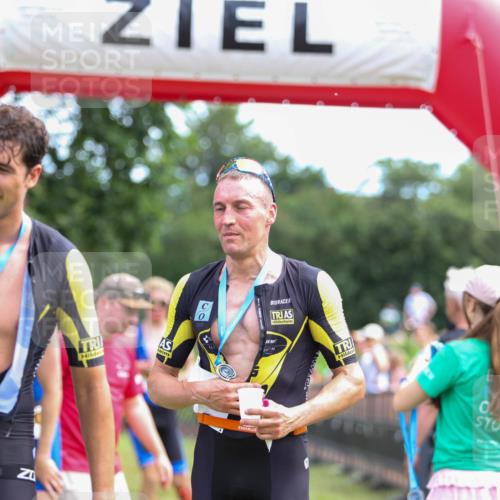 21.06.2026 - 29. Vierlanden-Triathlon Andreas Tolksdorf http://msf.ph/oto/9919678 21.06.2026 12:54:54 Ziel 908 meine-sportfotos.de